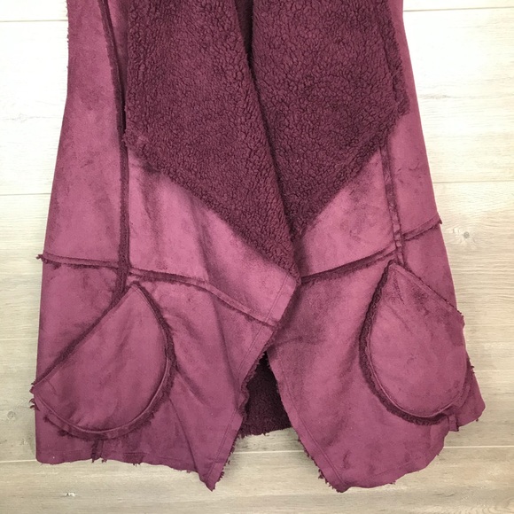 Caslon Womens Reversible Faux Shearling Vest - Picture 4 of 8